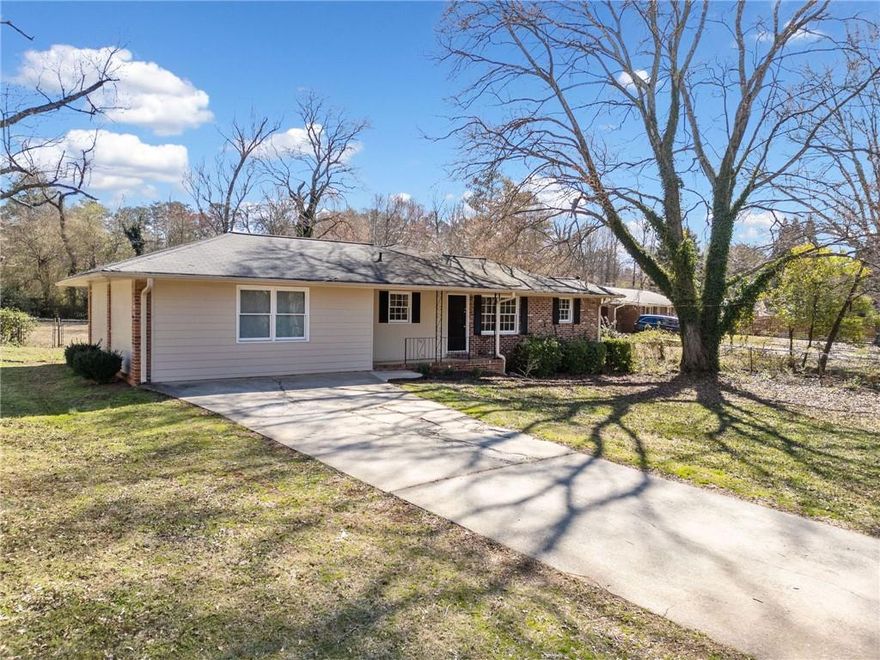 Welcome to this charming, Ranch home located in the highly desirable Lassiter school district. This home boasts a traditional floorplan with beautiful hardwood floors and neutral paint throughout. As you enter, you are greeted by a spacious Living room with access to a cozy Den, perfect for a home office or reading nook.
The open concept kitchen features stainless steel appliances, well-maintained original cabinets, and ample built-in storage. The laundry area is conveniently located off the kitchen for added convenience. The home offers 3 bedrooms, all with hardwood flooring and neutral paint, providing a warm and inviting atmosphere.
Step outside to the HUGE yard, perfect for entertaining or simply relaxing in the peace and quiet. The carport has been converted into additional Living Space, adding versatility to the home.
Don't miss out on the opportunity to make this lovely home yours. Schedule a showing today and experience all that this charming Ranch home has to offer!