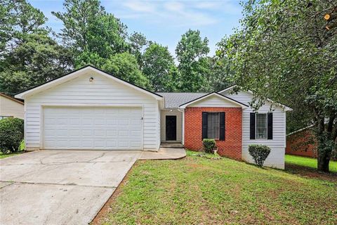 Homes For Sale - 9112 Raven Drive<br/> Jonesboro, GA 30238