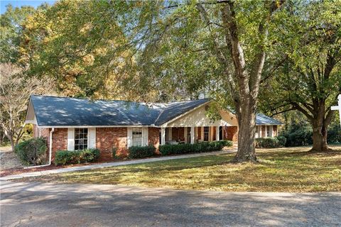 Homes For Sale - 13 E Lakeshore Drive<br/> Rome, GA 30161