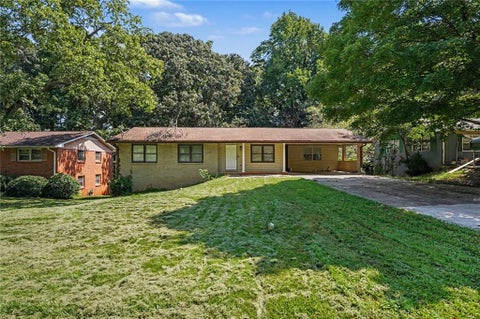 Homes For Sale - 6982 Knollwood Drive<br/> Morrow, GA 30260