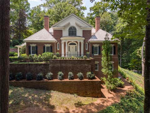 Homes For Rent - 140 Valley Road<br/> Atlanta, GA 30305