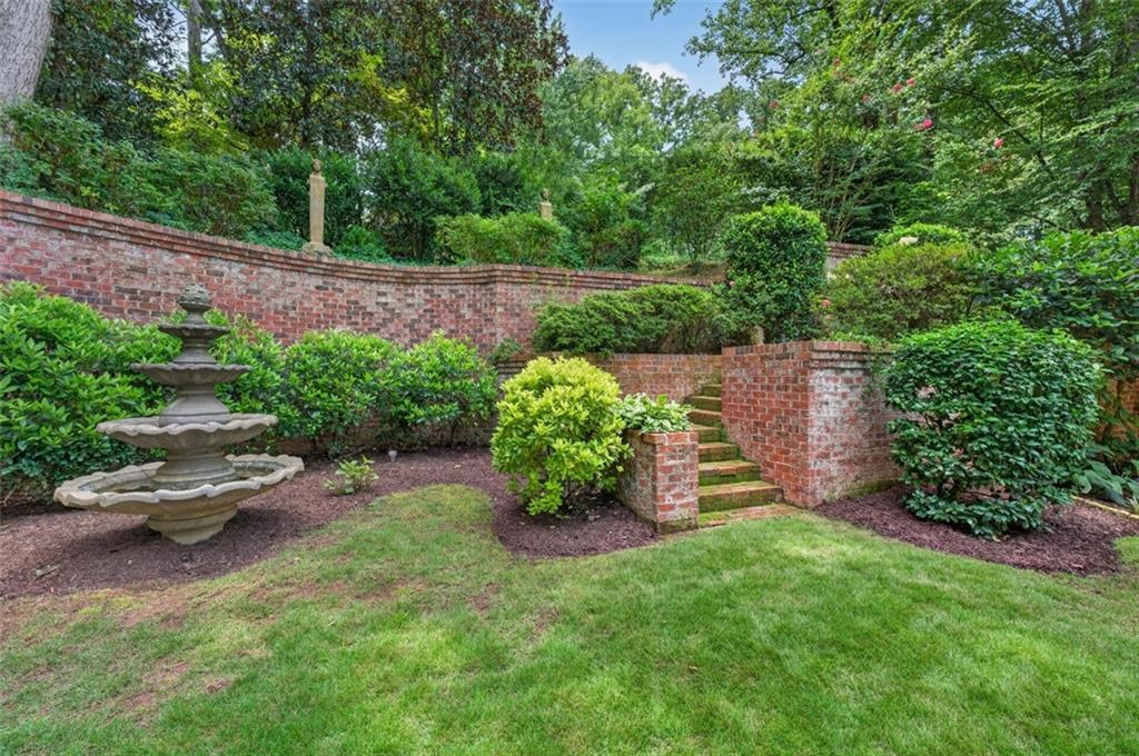140 Valley Road NW