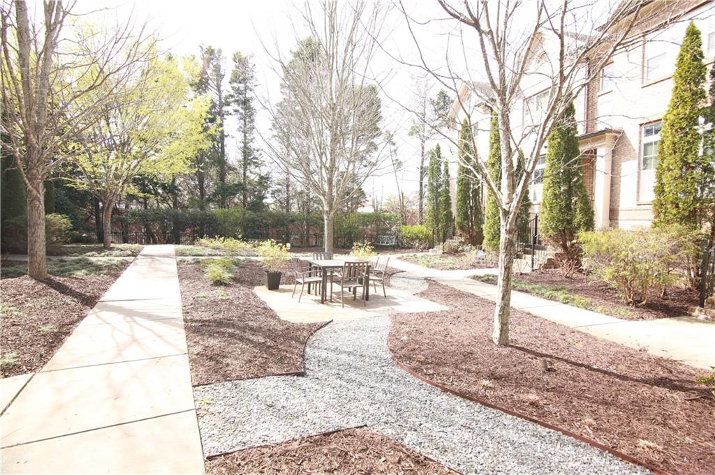 1250 Lavista Circle NE