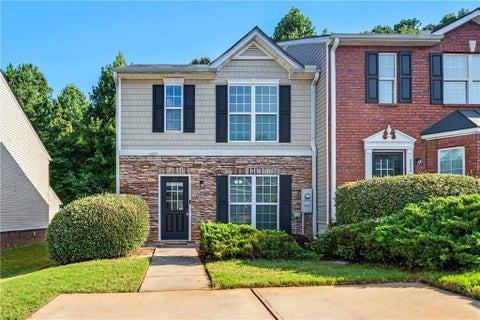 Townhouse For Sale - 5606 Union Pointe Drive<br/> Union City, GA 30291