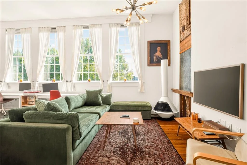 600 College Street Unit 203