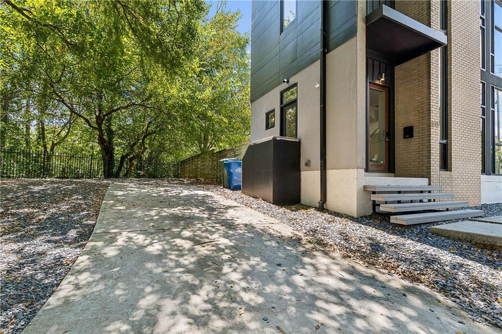 575 Highland Avenue NE