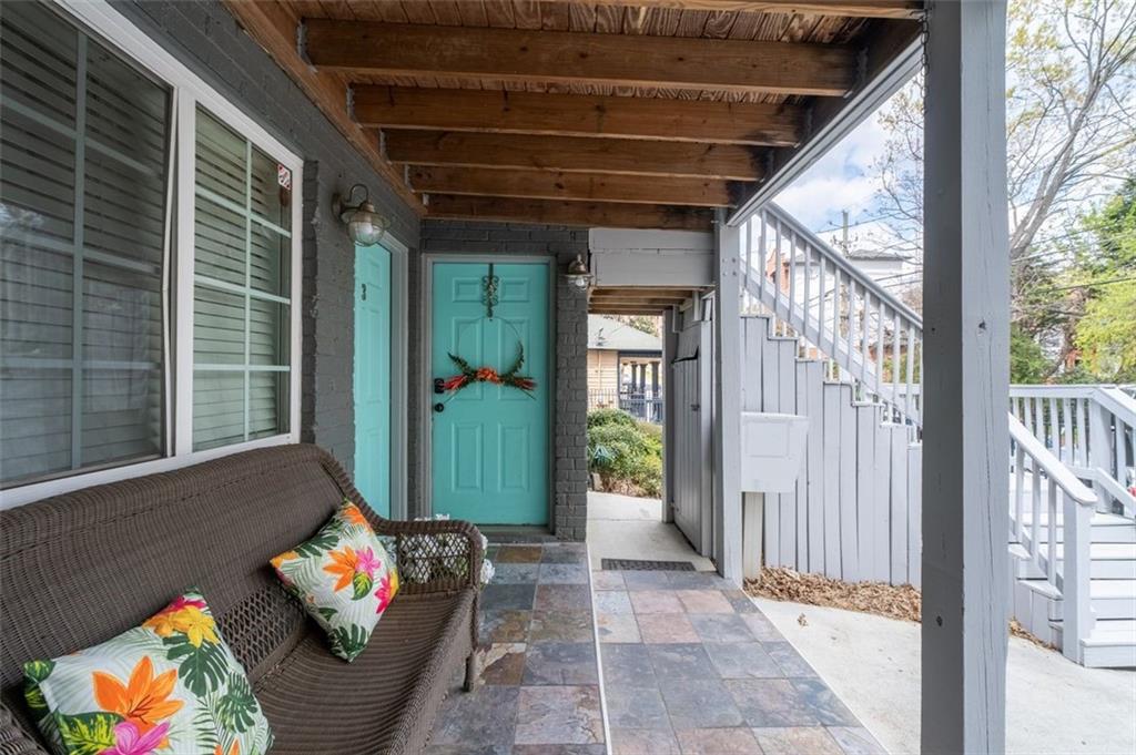 210 Sampson Street NE 5