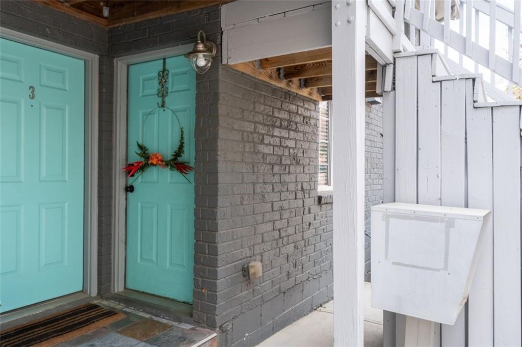 210 Sampson Street NE 5