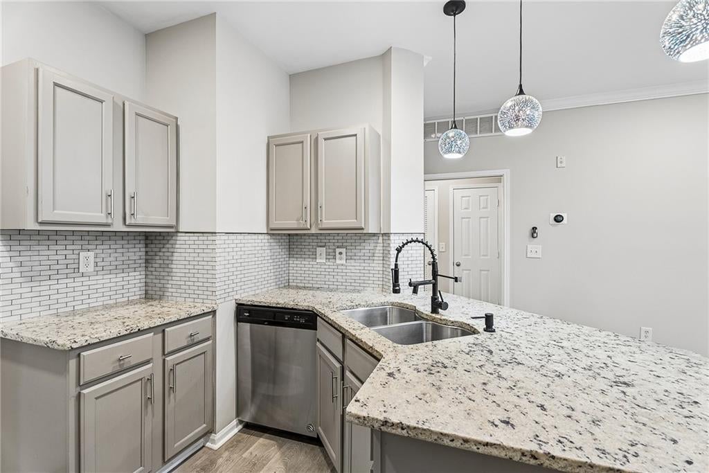 5641 Roswell Road 111