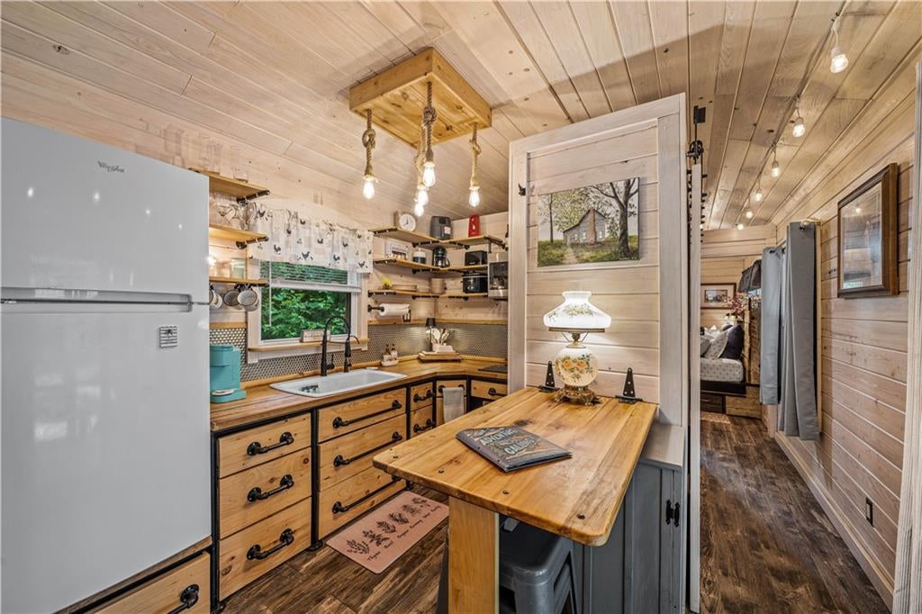 305 Golf Course Road