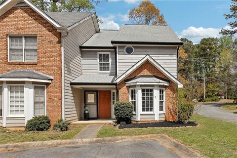 Townhouse For Sale - 1085 Country Club Place<br/> Kennesaw, GA 30144