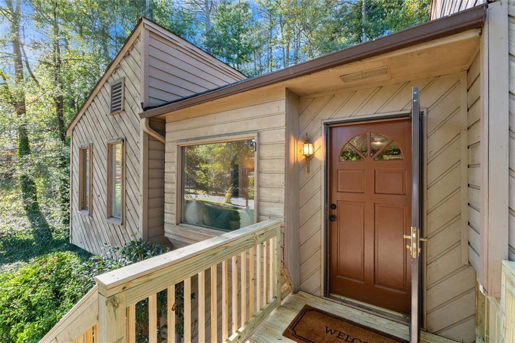 163 Castleair Court NE