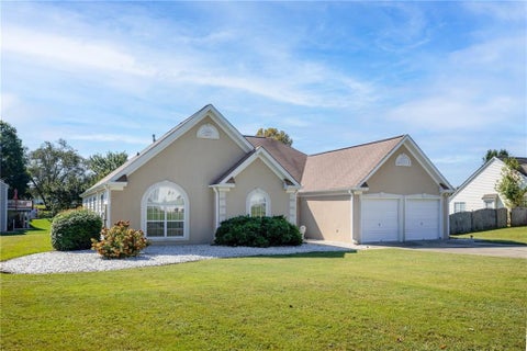 Homes For Sale - 19 Meadow Crest Court<br/> Powder Springs, GA 30127