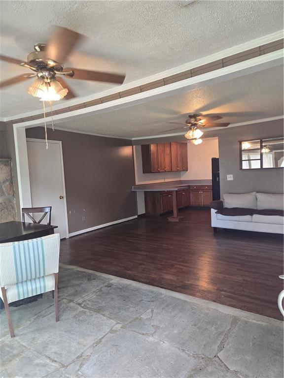 8442 Scenic Highway