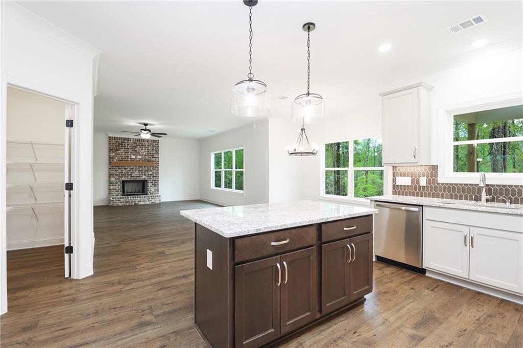 1020 COTTONWOOD Lane