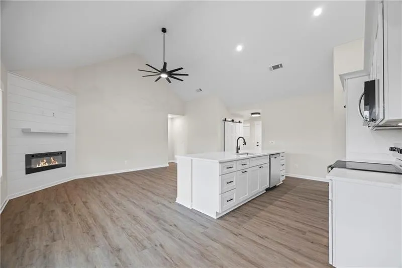 Toccoa, Georgia 30577, United States, 4 Bedrooms Bedrooms, ,2 BathroomsBathrooms,Residential,Active,16467