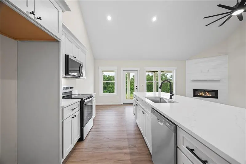 Toccoa, Georgia 30577, United States, 4 Bedrooms Bedrooms, ,2 BathroomsBathrooms,Residential,Active,16467