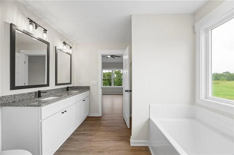 Toccoa, Georgia 30577, United States, 4 Bedrooms Bedrooms, ,2 BathroomsBathrooms,Residential,Active,16467