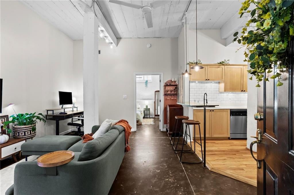1026 Saint Charles Avenue NE 11