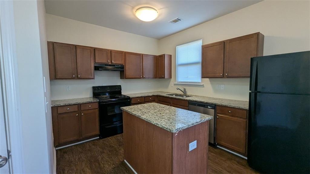 400 Village Broad Street