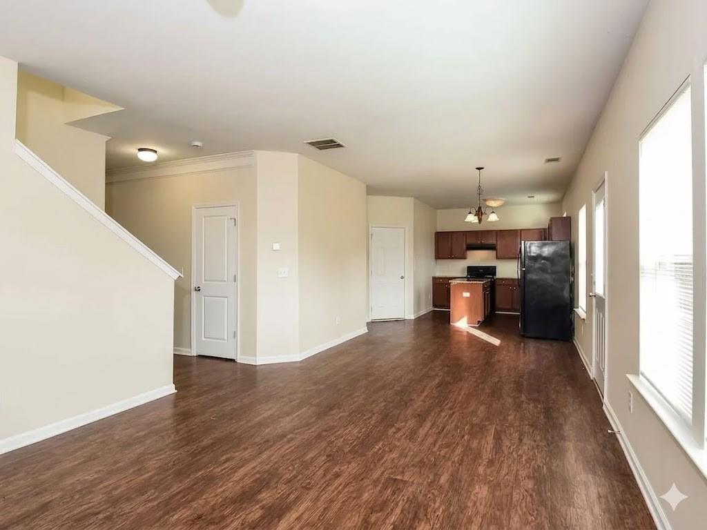 400 Village Broad Street