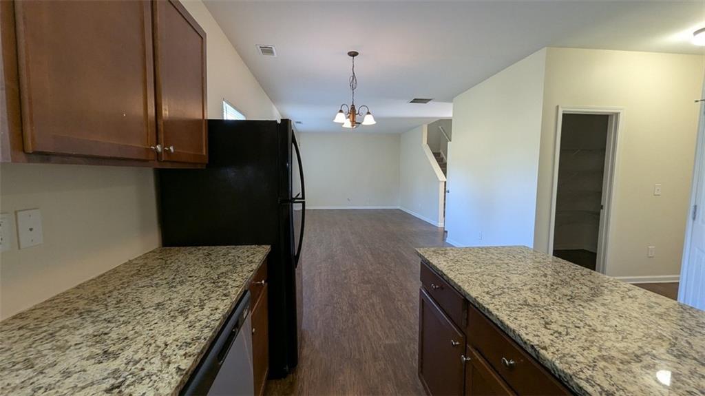 400 Village Broad Street