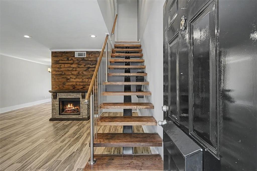 136 Peachtree Memorial Drive NW RI 5