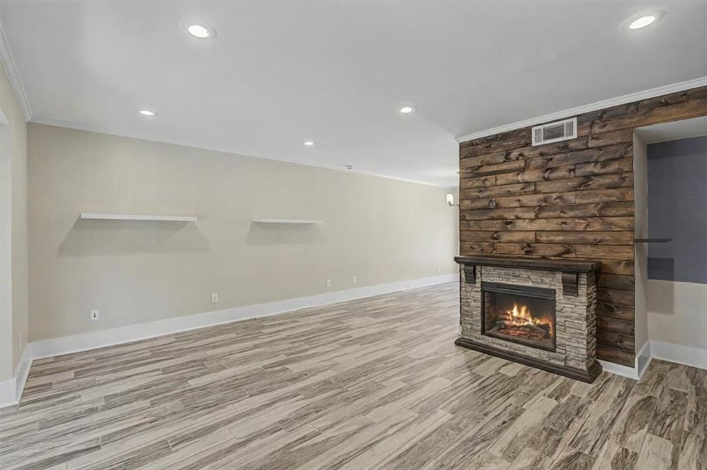 136 Peachtree Memorial Drive NW RI 5