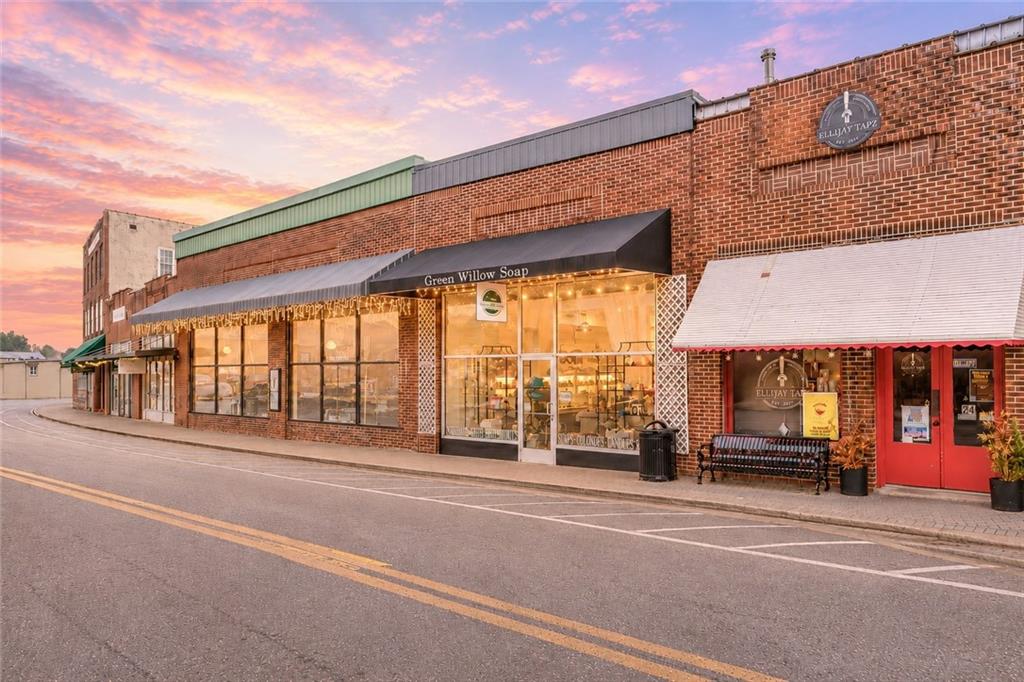 28 N Main Street