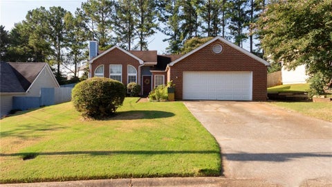 Homes For Sale - 1470 Charter Oaks Lane<br/> Lawrenceville, GA 30046