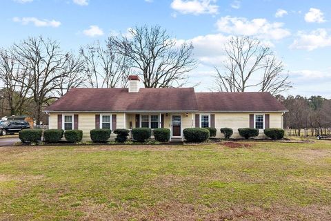 Homes For Sale - 5629 Raintree Trace<br/> Oakwood, GA 30566