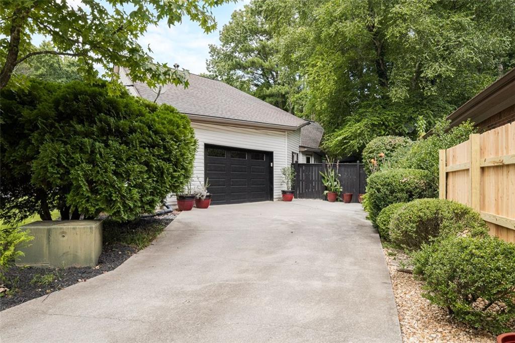 2861 DORBY CLOSE NE