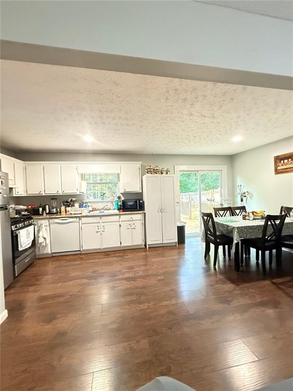 4400 Leafview Drive