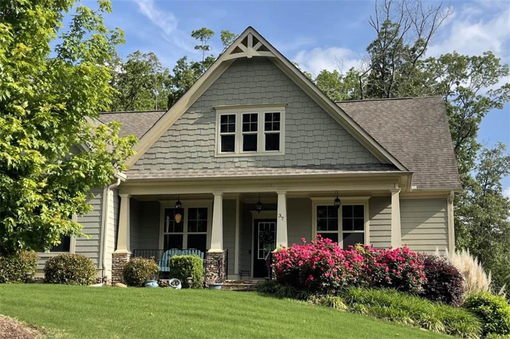 37 Grand Georgian Court NE