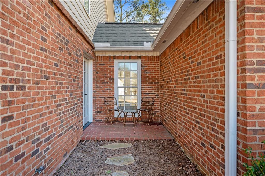 950 Mountain Brook Lane NW