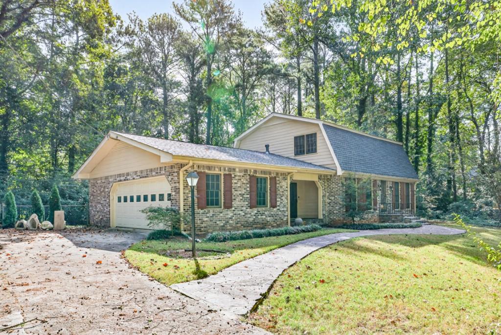2037 Stoneleigh Drive