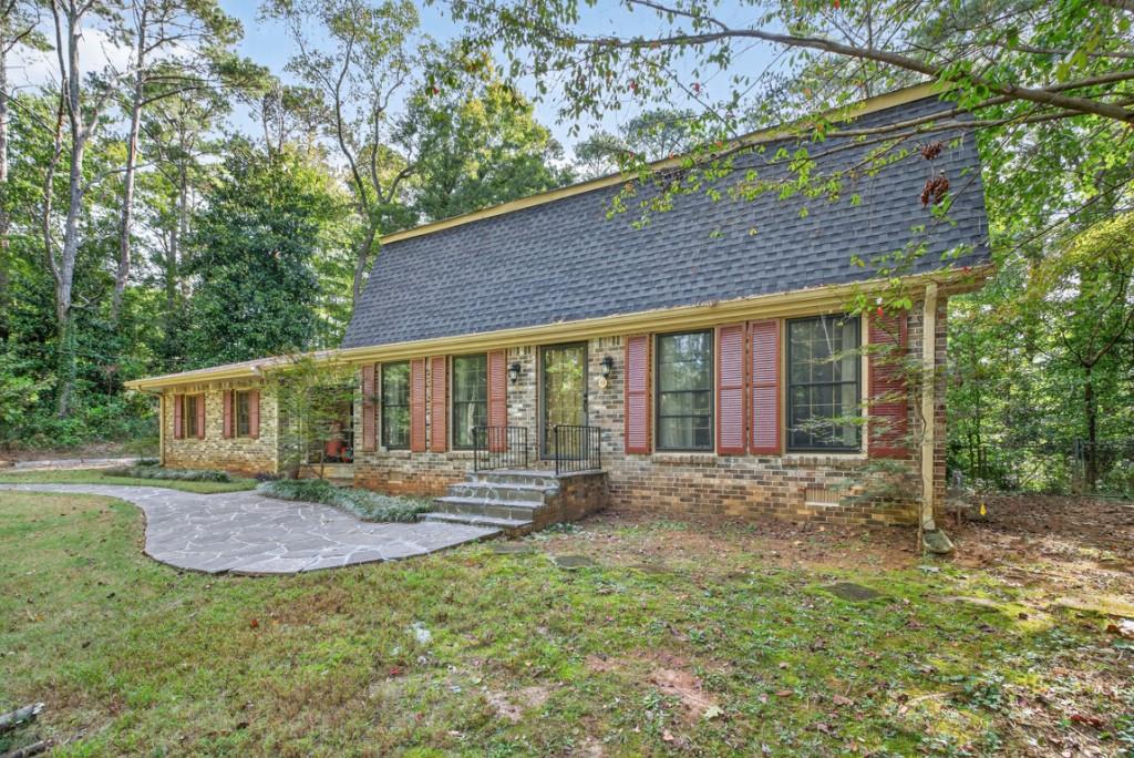 2037 Stoneleigh Drive