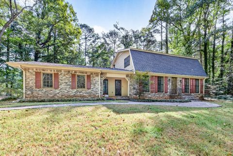 Photo of 2037 Stoneleigh Drive, Stone Mountain, GA 30087 (MLS # 7661392)