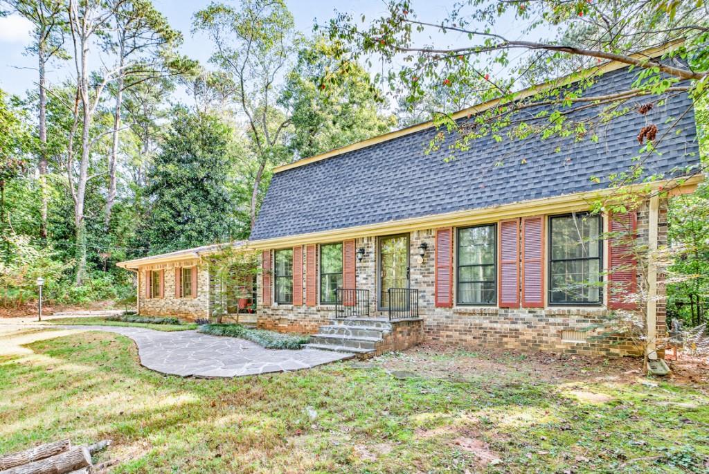 2037 Stoneleigh Drive