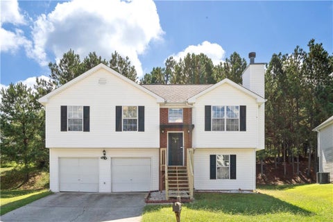 Homes For Sale - 7410 Petunia Drive<br/> Riverdale, GA 30296