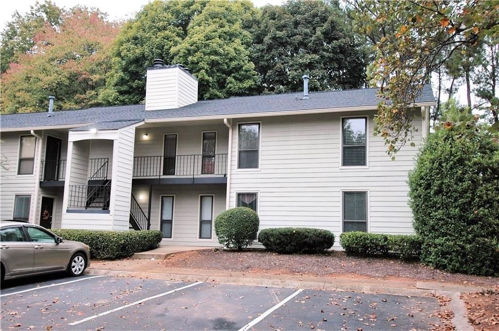 Exceptional 2 bedroom x 2 bath condo in East Cobb. (Absolutely nothing else in this area is available at this price point.) Generous floor plan includes a living room, dining area AND separate sun room. Hardwood floors. Carpet in bedrooms. Top floor, end unit. Very private. Professionally managed. Very nice community, well-maintained and managed. Pool, Tennis, easy walk to shopping and restaurants. Schools: Mt Bethel, Dickerson, Walton. A wonderful place to call home. Professionally managed.