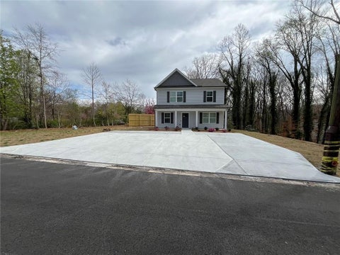 Homes For Sale - 1170 Lakeshore Drive<br/> Gainesville, GA 30501