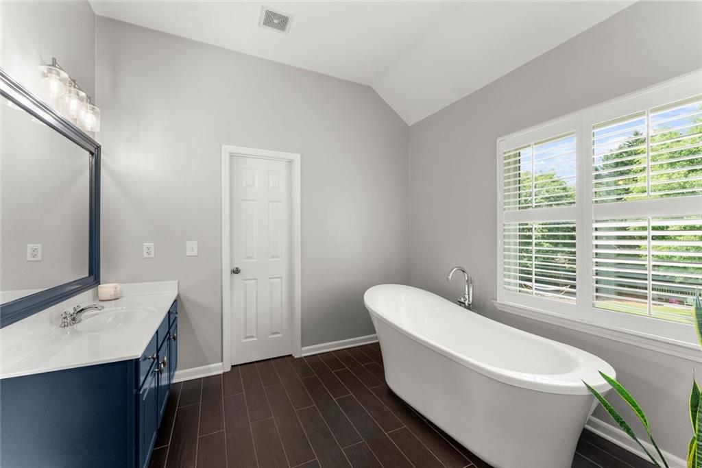 8815 Stone River Drive, Gainesville, Georgia image 34