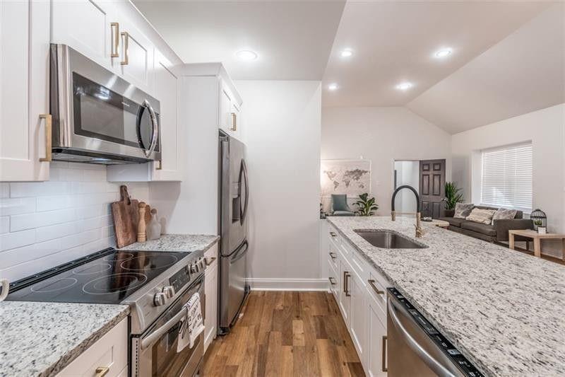 20 S Eugenia Place NW