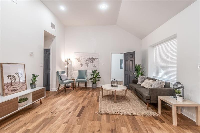 20 S Eugenia Place NW
