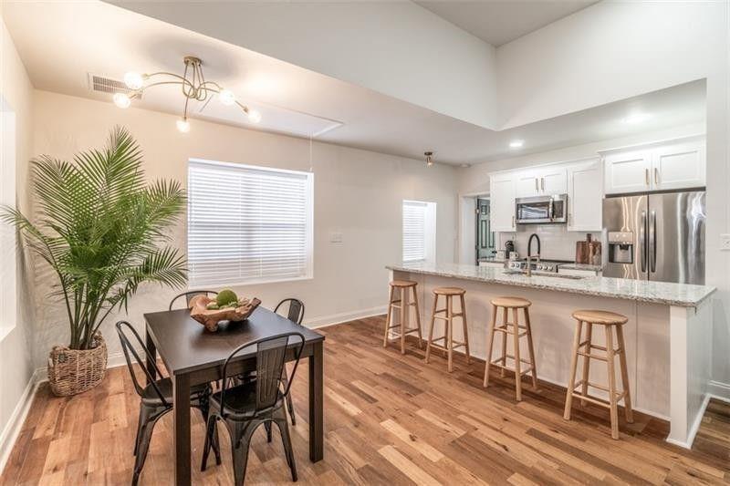 20 S Eugenia Place NW