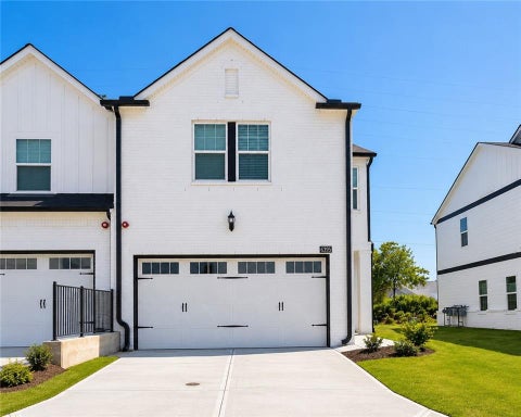 Townhouse For Sale - 6395 Apalachee Way<br/> Smyrna, GA 30126