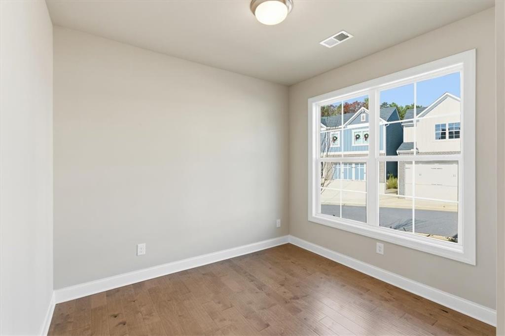 356 Lakeside Court