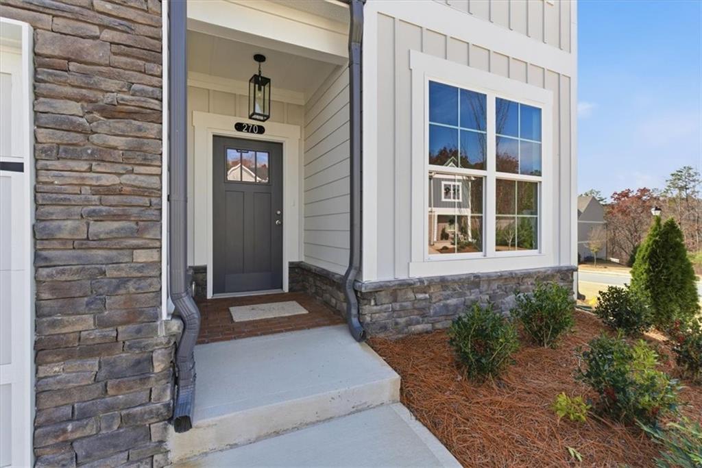 356 Lakeside Court