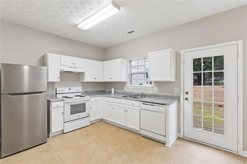 6097 Camden Forrest Cove